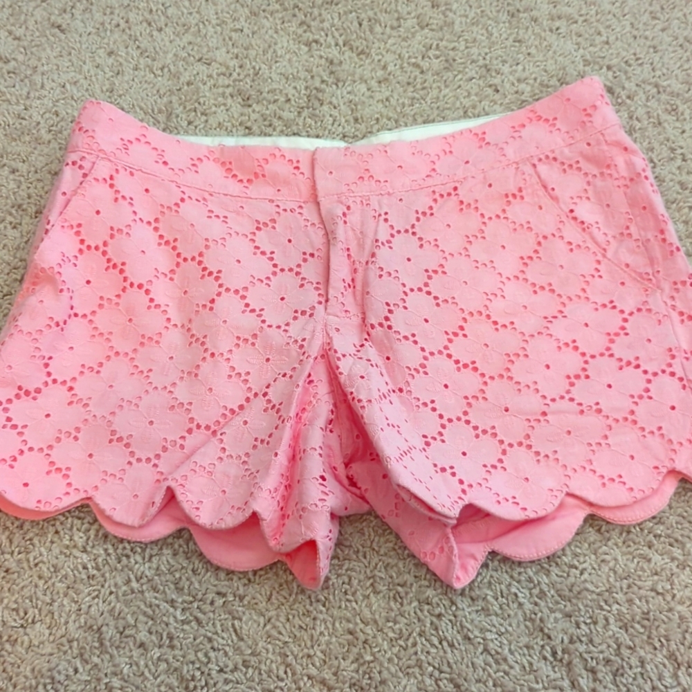 Lilly Pulitzer Shorts (pink scallop)